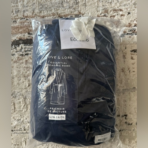 Love & Lore Reading Robe - Navy - Picture 3 of 3